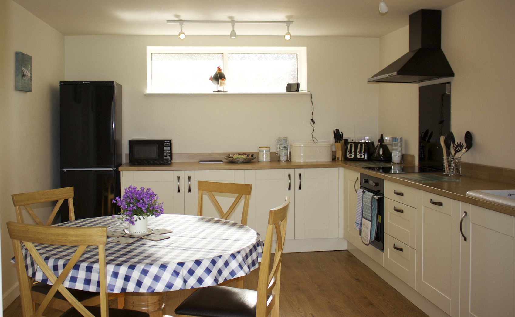 countryside themed self catering kitchen